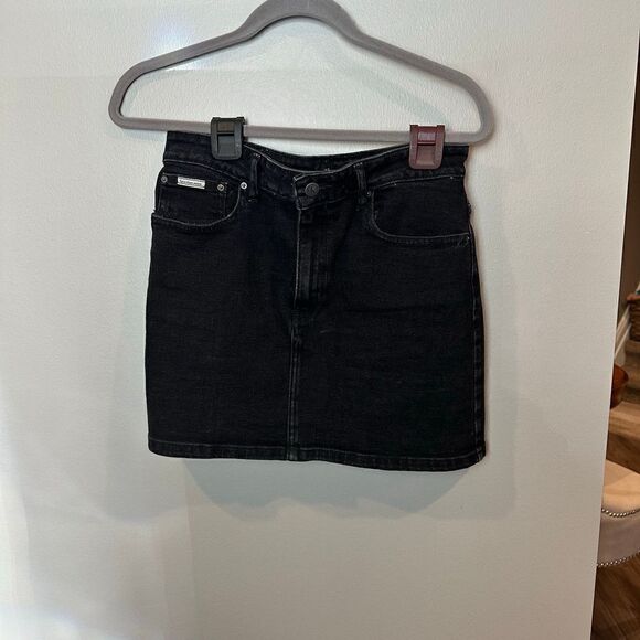 Calvin Klein Black Denim Mini Skirt M Stretch - Picture 1 of 10
